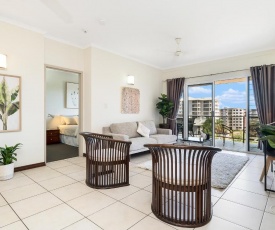 Huge CBD Top Floor Apartment with Breath Taking Views!