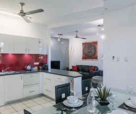 CitySide Apartment - 2 Bedroom with Private Courtyard