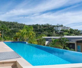 Azure Seas Executive - Airlie Beach