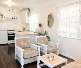 Boutique vintage styled unit, metres from beach