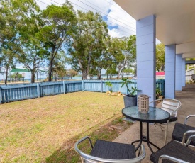 Charm and Comfort in this Ground floor unit with water views! Welsby Pde, Bongaree