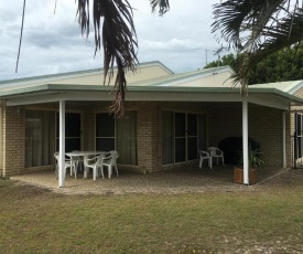 Private Canal Duplex with Pontoon - Oleander Drive, Bongaree