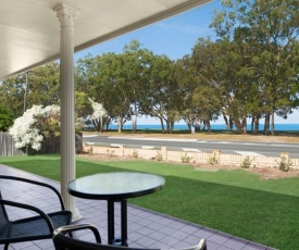 Large family waterfront home with room for a boat - Welsby Pde, Bongaree