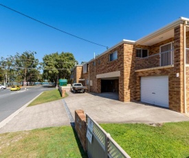 Stylish Unit Opposite Foreshore - Sylvan Beach Esp, Bellara