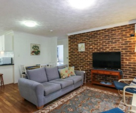 2 Bedroom St Lucia Apartment close to UQ and CityCat