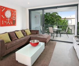 Back of the Block Bulimba - Executive 3BR Bulimba apartment with leafy outlook