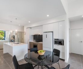 Round About Bulimba - Executive 3BR Bulimba apartment near Oxford St shops and restaurants