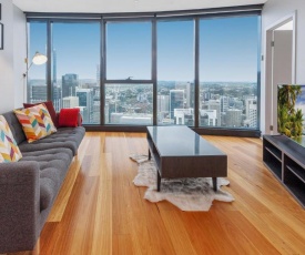 2-Bed with Panoramic Views in The Heart of Brissie