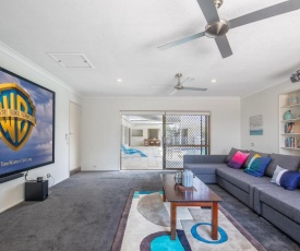 Homely Getaways in Broadbeach Waters