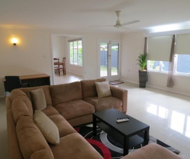 Edge Hill Clean & Green Cairns, 7 Minutes from the Airport, 7 Minutes to Cairns CBD & Reef Fleet Terminal