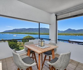 Belle Escapes - Luxury Cairns Penthouse with Ocean Views "903"