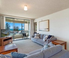 Kooringal Unit 3 - Wi-Fi included in this great value apartment right on Greenmount Beach Coolangatta