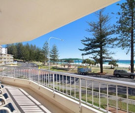 Rainbow Place unit 5 - Beachfront apartment in Rainbow Bay Coolangatta, Southern Gold Coast