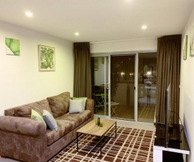 Tranquil, Relaxing Forrest Style Apartment - Braddon CBD