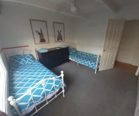 Forest Hill 2 single beds homestay