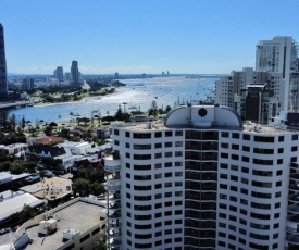 Meriton On Main Beach