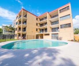 Golden Shores Unit 1, 21 Landsborough Parade