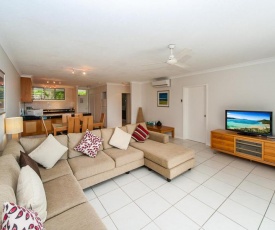 Lagoon Beachfront Lodge 003 on Hamilton Island by HamoRent