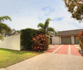 6 Petrie Ave, Marcoola, Pet Friendly, Linen supplied