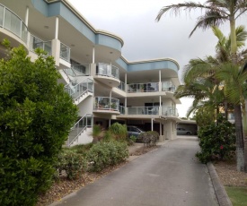 Cranbourne Court Beachside Apartment