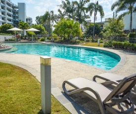 Heart Of the Sunny Coast - 2 Resort Pools, Gym NOW OPEN! Walk to Sunshine Plaza