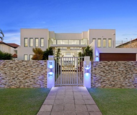 The White House GC Waterfront Home Cinema Jacuzzi Heated Pool