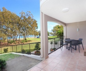 Beachport 14 - Newly Renovated 2 Bedroom Apt on Parkyn Parade with Aircon