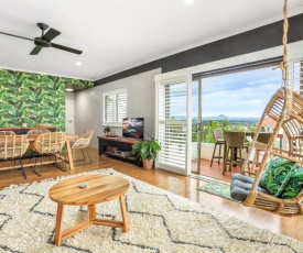 Harmonious haven with hinterland views, Noosa Heads