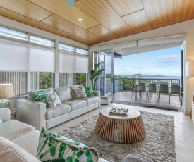 Trendy treetop living with sea views, Noosa Heads