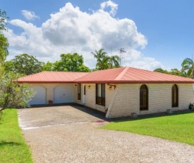 10 Coora Court - Rainbow Beach - Affordable Beach House, Pets Welcome, Pool