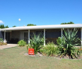 12 Zircon Street - Renovated beach shack with the perfect blend of comfort and coastal cool