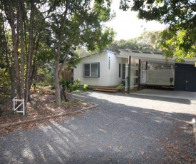 15 Belle Court - Modern, architect designed, open plan holiday home with outdoor shower