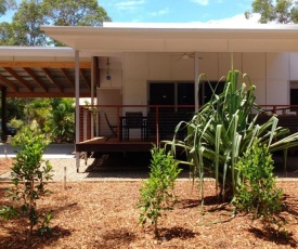 15 Esprit Drive - Rainbow Shores, Gorgeous, Modern Beach House