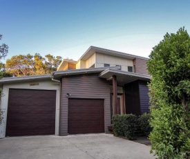 17 Naiad Court - Modern, open plan family home with covered outdoor area and double lock-up garage