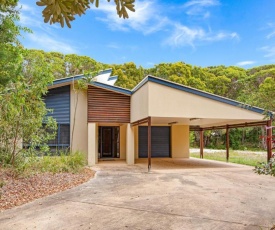 18 Naiad Court - Rainbow Shores, Modern Beach House, Walk to Beach