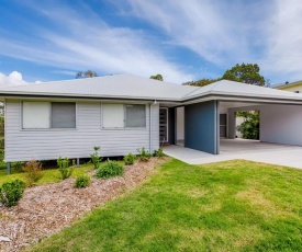 25 Cooloola Drive - Rainbow Beach - Stunning, Modern, Open Plan Beach House, Aircon