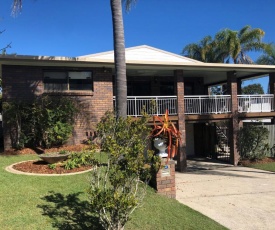 42 Rumbalara Avenue - Rainbow Beach - Huge Beach House - Bring The Whole Family, Pool and Views