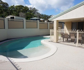 44 Rumbalara Avenue - Rainbow Beach - Swimming Pool, Pets Welcome, Fully Fenced, Air Conditioning, Beds made