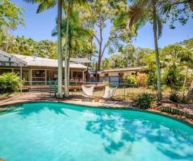 8 Satinwood Drive - Rainbow Shores, Architecturally Designed, Pool, Walk to Beach