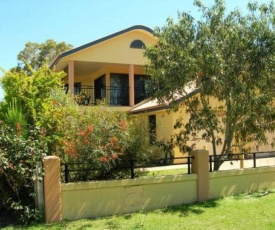 Indigo Place 1 - Rainbow Beach - Just Metres From The Pristine Surf Beach