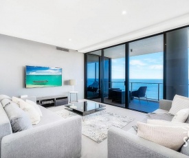 5 Bedroom Executive Sub Penthouse in the heart of Surfers with full ocean views - Sleeps 14 - Circle on Cavill AMAZING!!