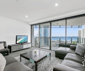 Circle on Cavill Surfers Paradise - 3 Bedroom Ocean View