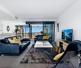 Circle on Cavill – 2 Bedroom + Study Ocean SPA Surfers Paradise!