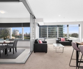 Sleek Suite in the Heart of Surfers Paradise