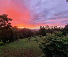 The Farm House Tamborine Mountain Magical Sunset View