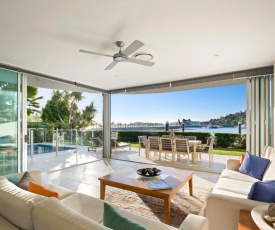 Pavillion 17 - Waterfront Spacious 4 Bedroom With Own Inground Pool And Golf Buggy