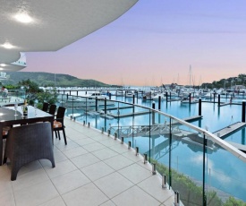 Pavillion 3 Absolute Waterfront 4 Bedroom 2 Lounge Room Plunge Pool + Golf Buggy