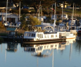 Swamp Fox luxury 2BR Dutch Barge