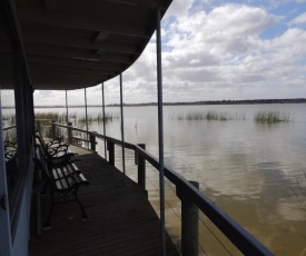 PS Federal Retreat Paddle Steamer Goolwa