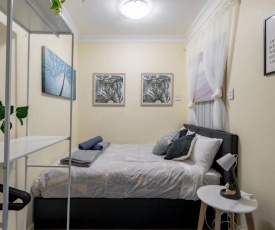 Quiet Private Room in Kingsford near UNSW, Light railway&bus - ROOM ONLY